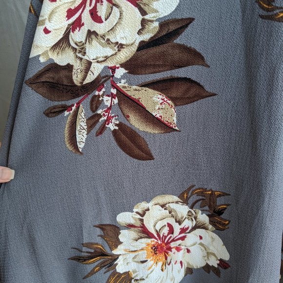 Backless Floral Halter - Picture 5 of 5